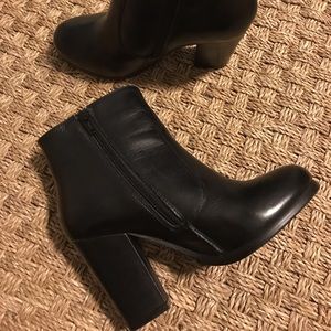 Steve Madden Ryhan Black Leather Ankle Booties